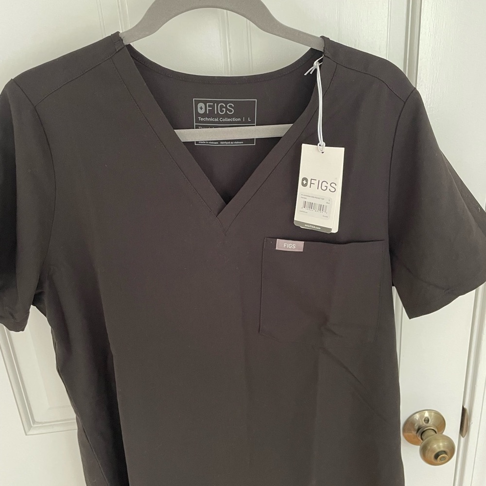 NWT FIGS female scrub top in black!